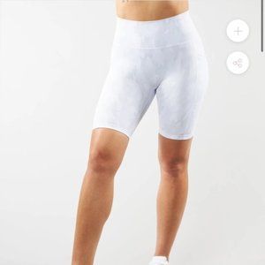 BuffBunny Limitless Biker Shorts Snow Camo Size Medium